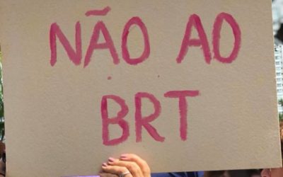 Manifestantes fazem protesto contra BRT de Salvador