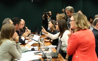 Alice exige retirada de projeto que quer amordaçar o professor
