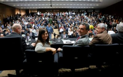 Parlamentares lançam frente para barrar PEC da Previdência