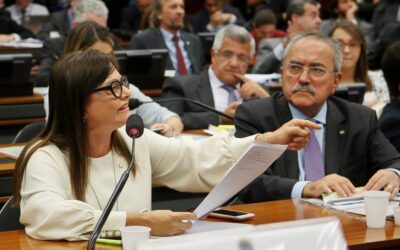 ALICE PEDE DEMISSÃO DO MINISTRO VÉLEZ