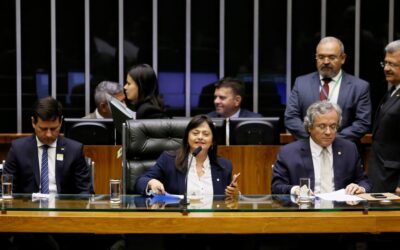 Parlamentares e acadêmicos criticam ataques à educação durante comissão geral na Câmara