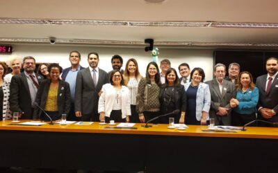 Frente Parlamentar promove debate sobre projetos que ameaçam a saúde brasileira