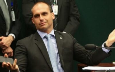 Oposição representa contra Eduardo Bolsonaro na Câmara e no STF