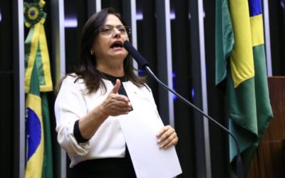 Alice Portugal critica decretos que antecipam férias dos trabalhadores da educação para janeiro