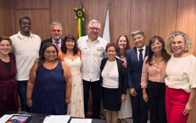 Alice discute com ministro Padilha sobre piso salarial da Enfermagem